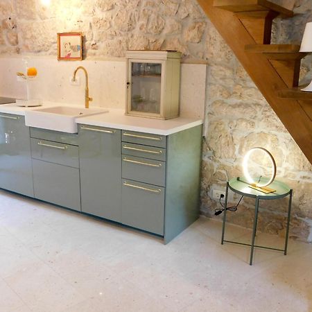 Bezauberndes Steinhaus Mit Garten In Der Altstadt Von Rovinj Eksteriør bilde