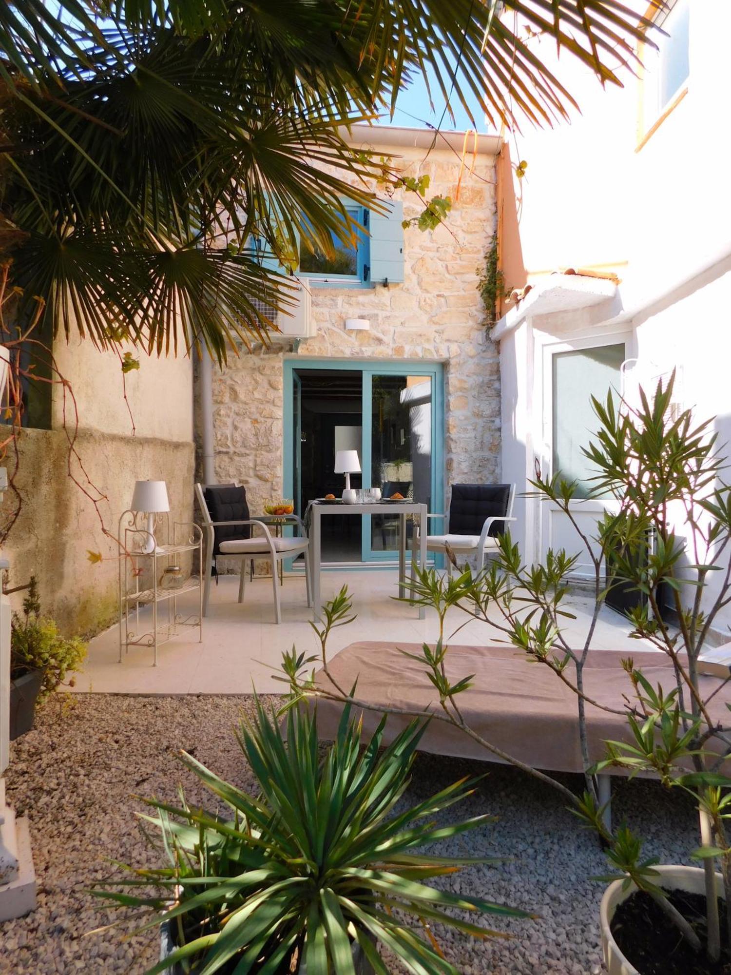 Bezauberndes Steinhaus Mit Garten In Der Altstadt Von Rovinj Eksteriør bilde