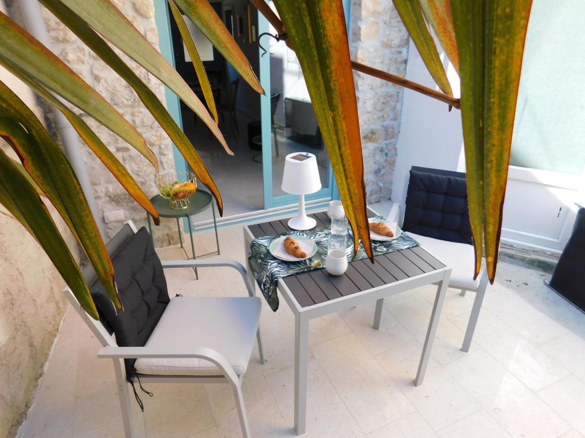 Bezauberndes Steinhaus Mit Garten In Der Altstadt Von Rovinj Eksteriør bilde