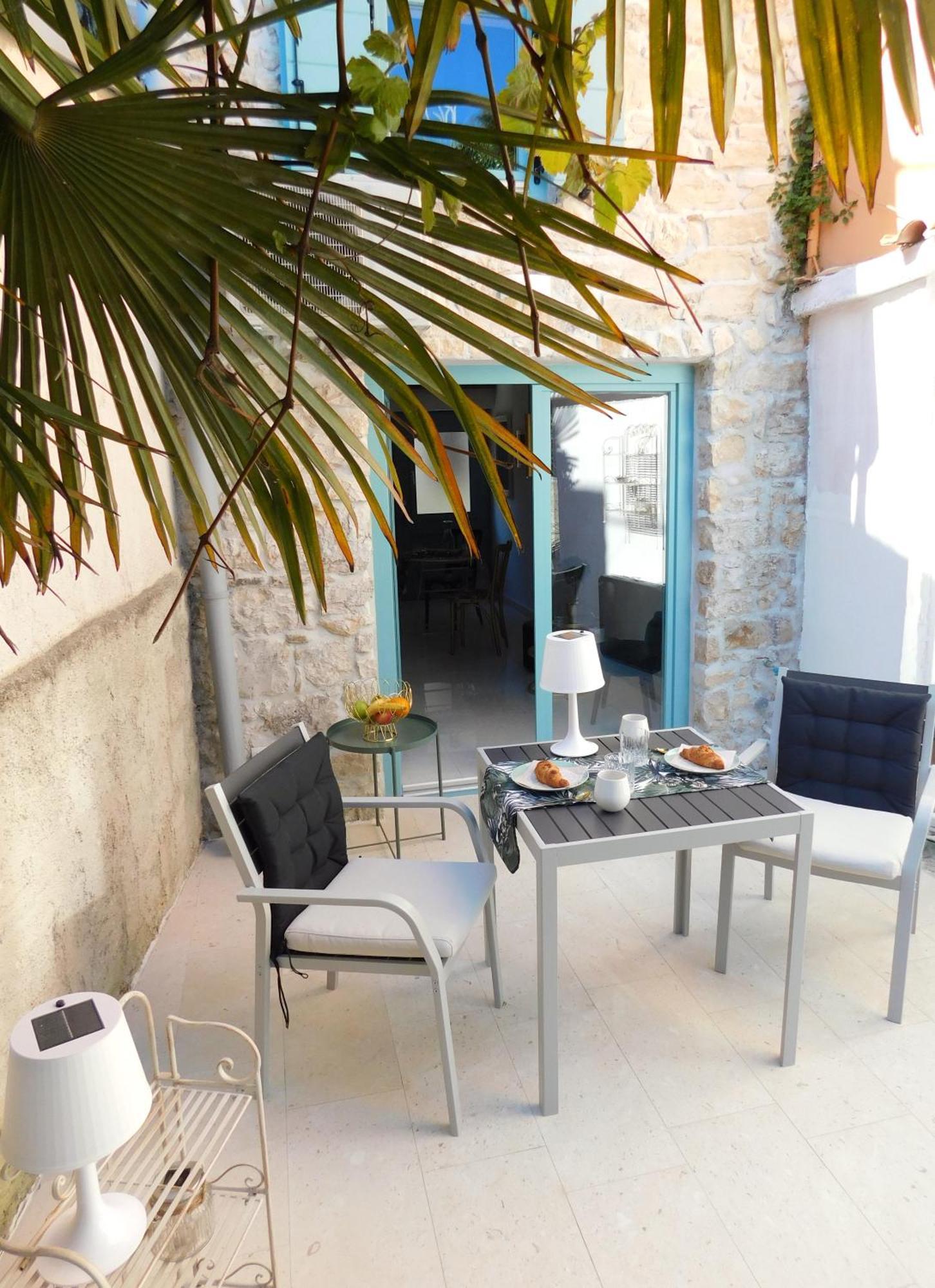 Bezauberndes Steinhaus Mit Garten In Der Altstadt Von Rovinj Eksteriør bilde