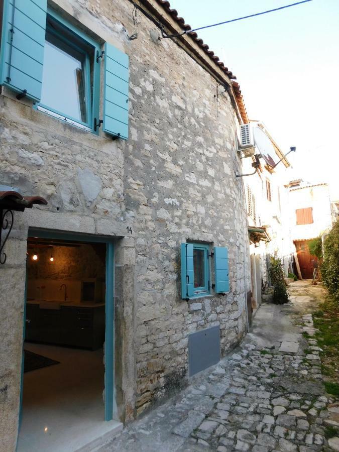 Bezauberndes Steinhaus Mit Garten In Der Altstadt Von Rovinj Eksteriør bilde